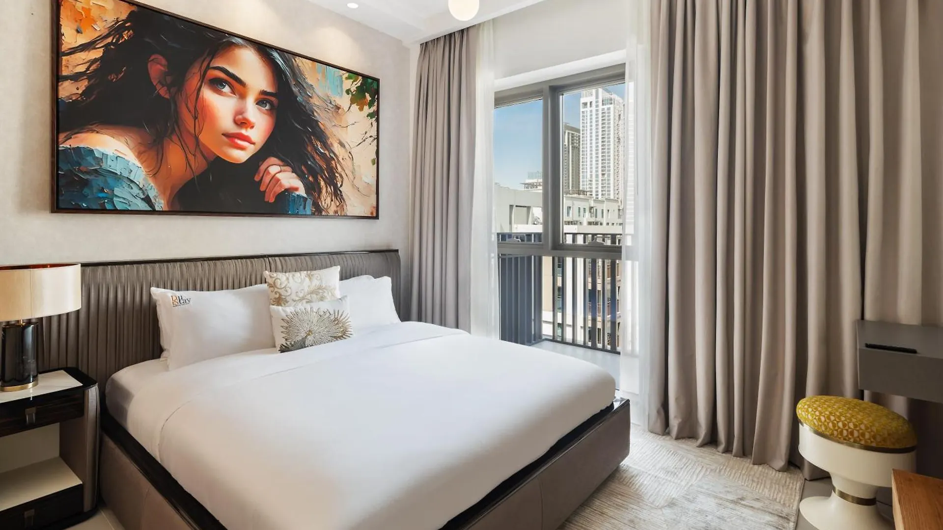 Dubai Creek Poolside View Apartment - By Dustay