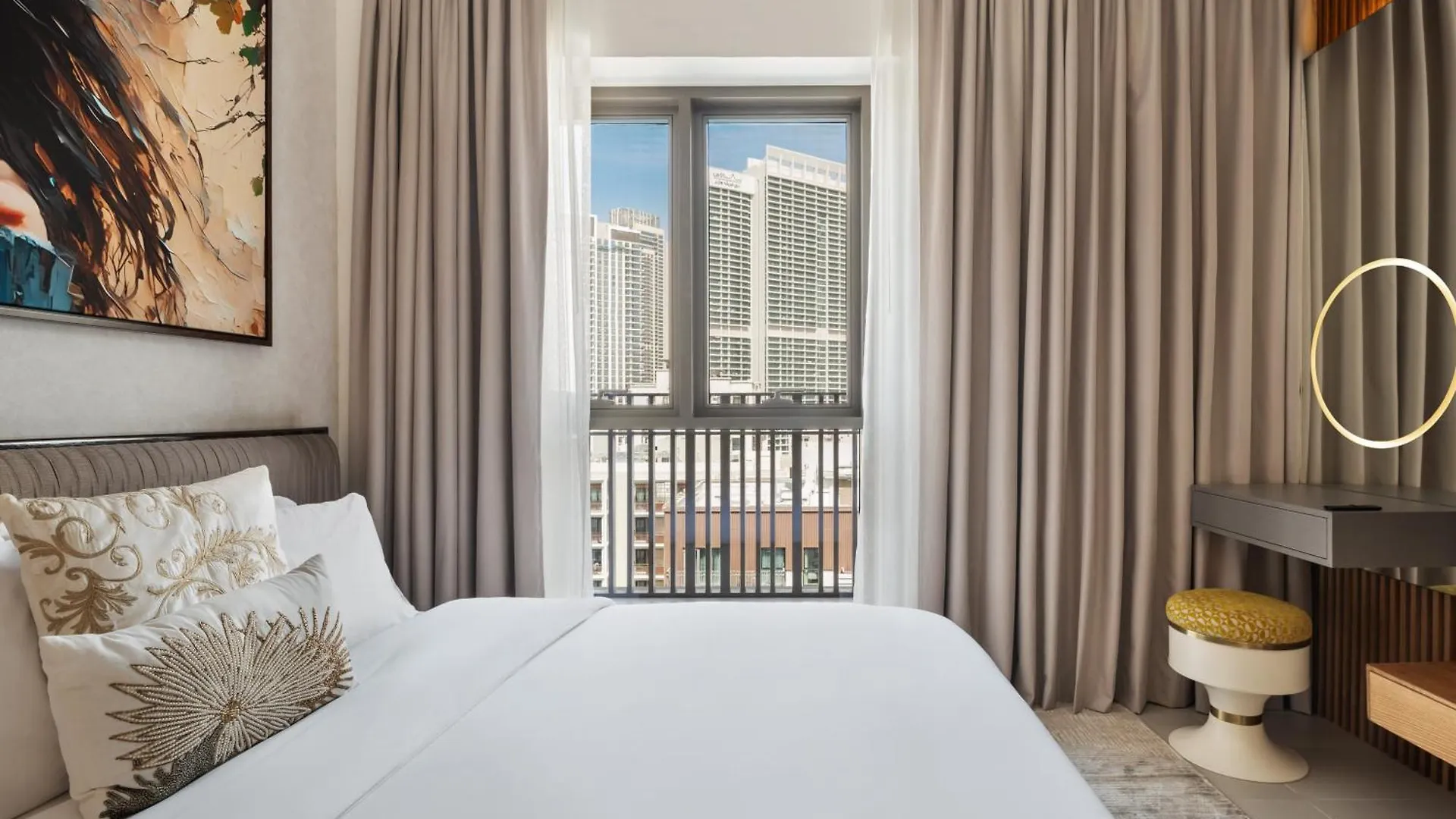 Dubai Creek Poolside View Apartment - By Dustay