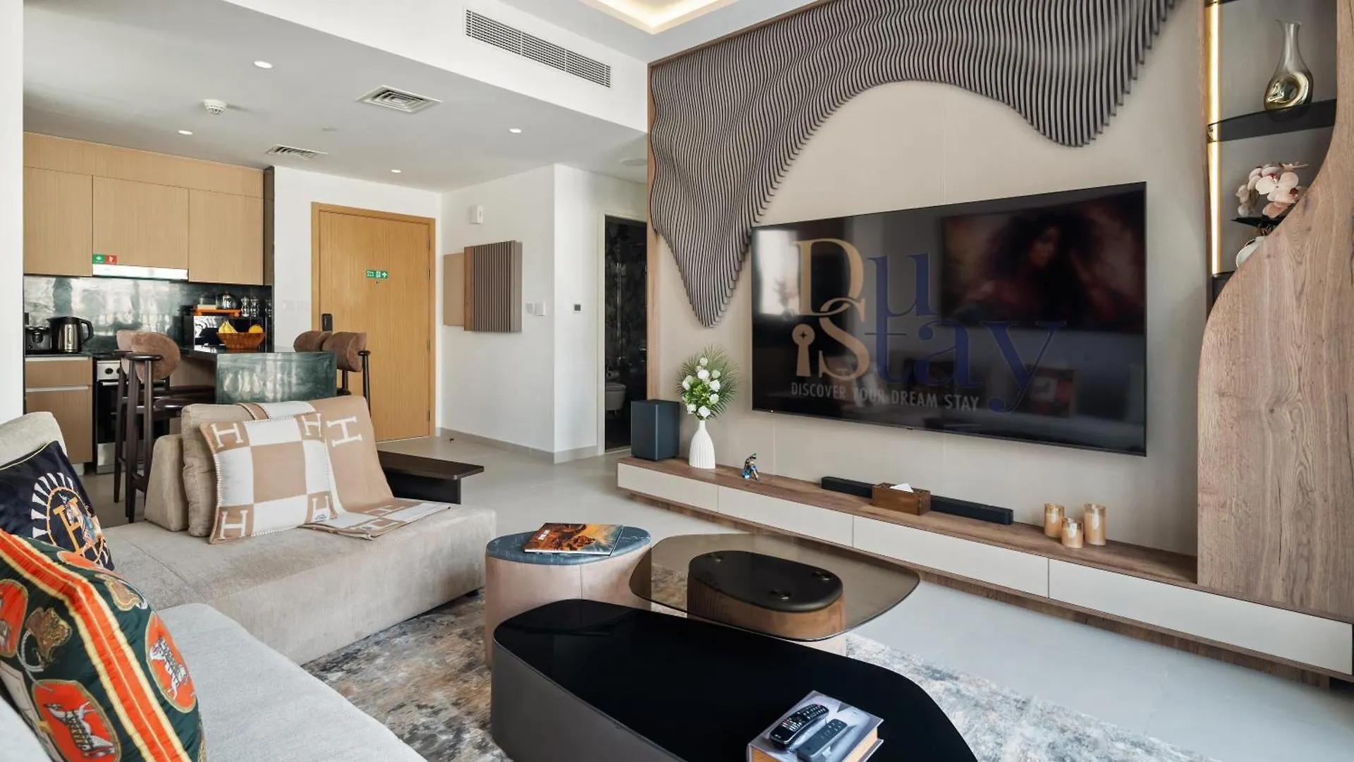 Dubai Creek Poolside View Apartment - By Dustay